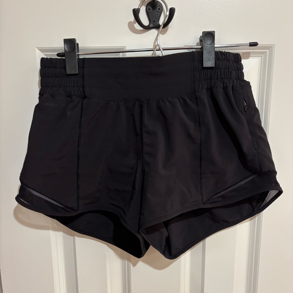 Lululemon Hotty Hot Shorts 2.5 inseam